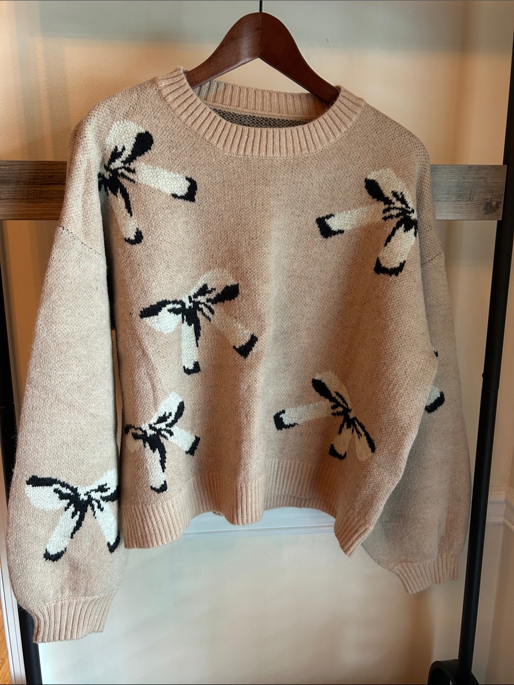 SHEIN Beige Crewneck Sweater with Black & Cream Bow Motifs